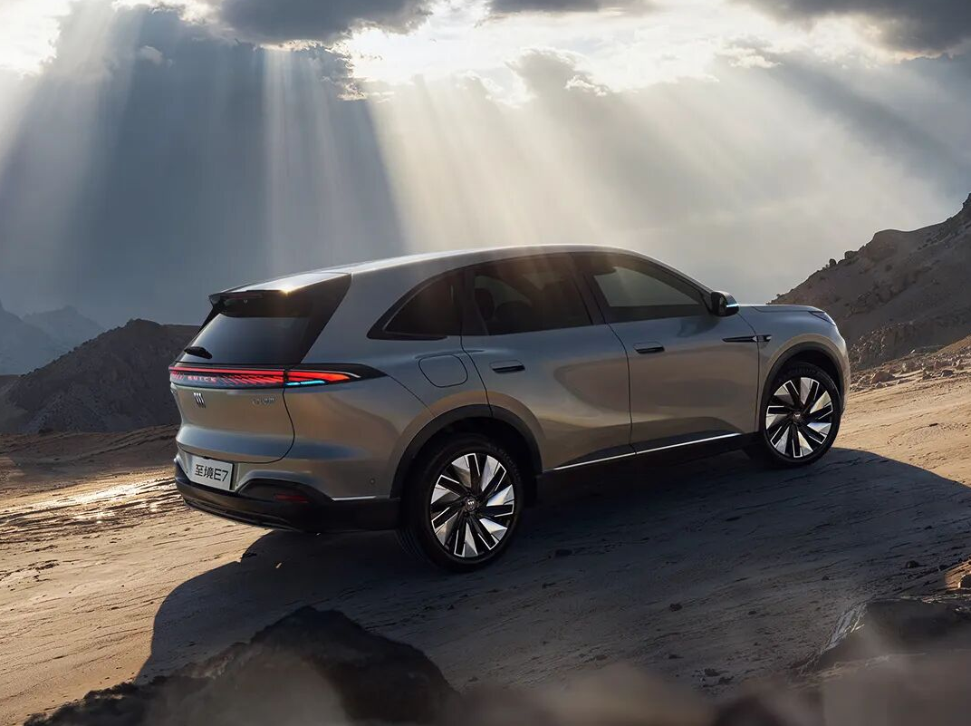 别克至境E7官图正式公布 逍遥架构加持 插混续航超1600km